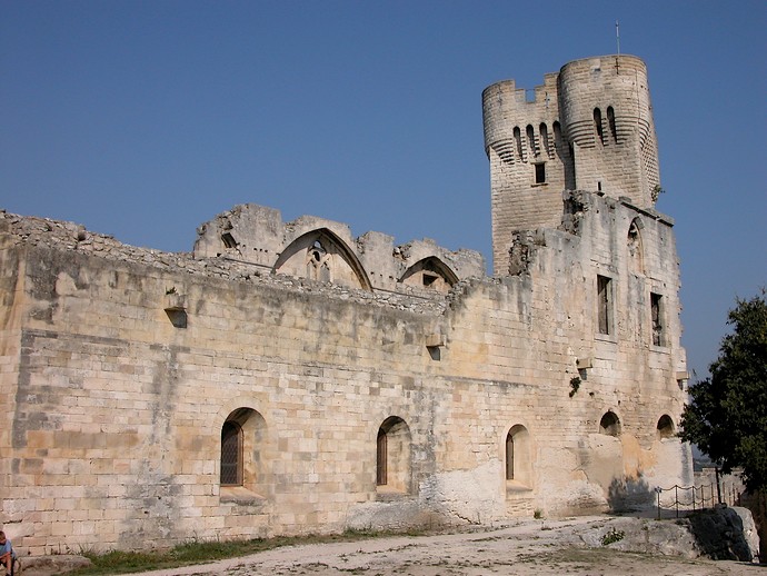 Abbaye de Montmajour (Bouches-du-Rhône) - Face à la Tour de l'Abbé