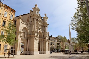 Eglise Sainte-Marie-Madeleine devant la place des Prêcheurs