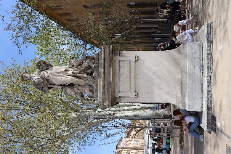 Aix-en-Provence (Bouches-du-Rhône) - Autre statue à l'entrée ouest du Cours Mirabeau