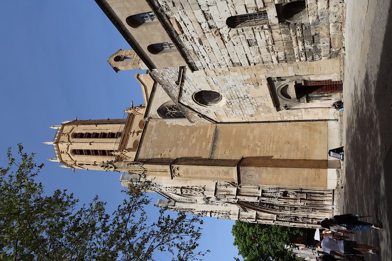 Aix-en-Provence (Bouches-du-Rhône) - Arrivée à la Cathédrale Saint-Sauveur