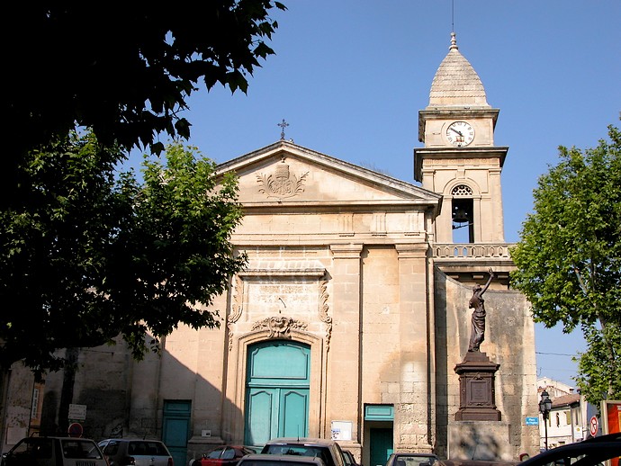 Fontvieille (Bouches-du-Rhône) - L'église
