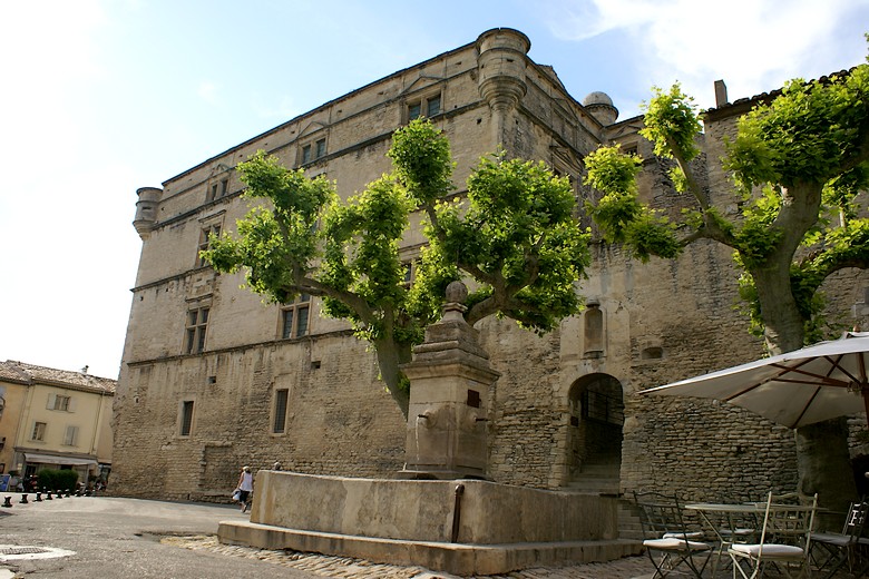 Place derrière le Château