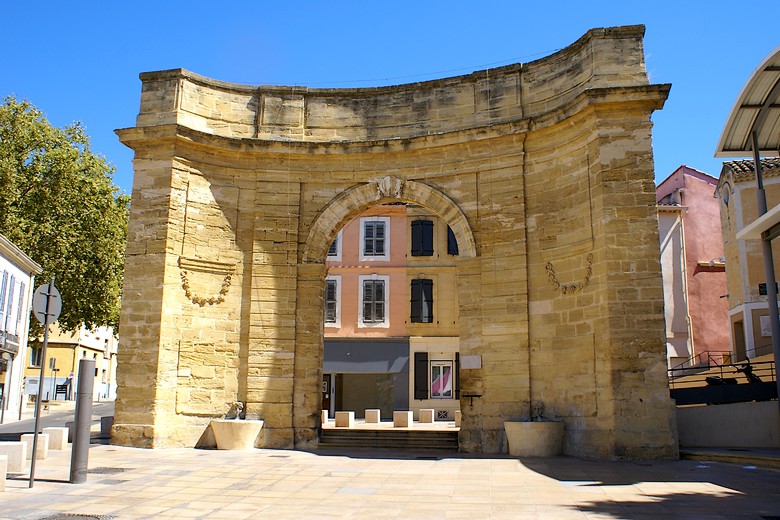 Istres (Bouches-du-Rhône) - Porte d'Arles (XVIIIe siècle)
