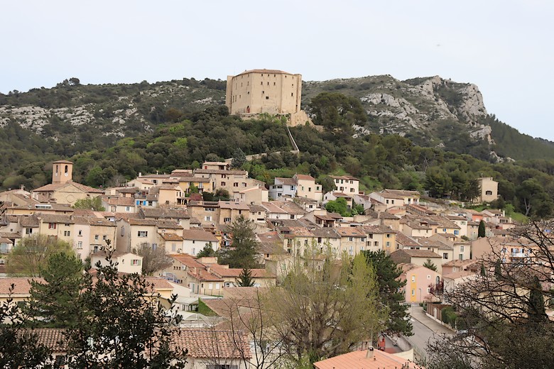 Meyrargues (Bouches-du-Rhône) - En approche du village
