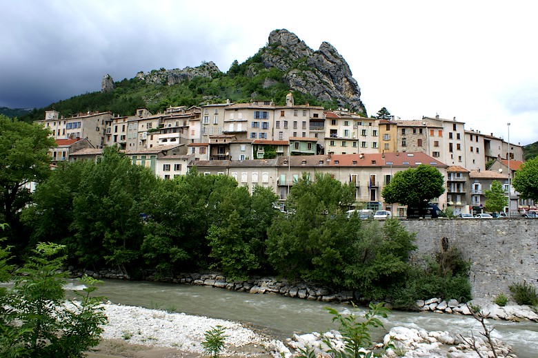 Serres (Hautes-Alpes) - Vue d'ensemble du village