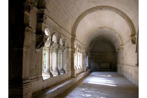Autre partie de la galerie du cloître