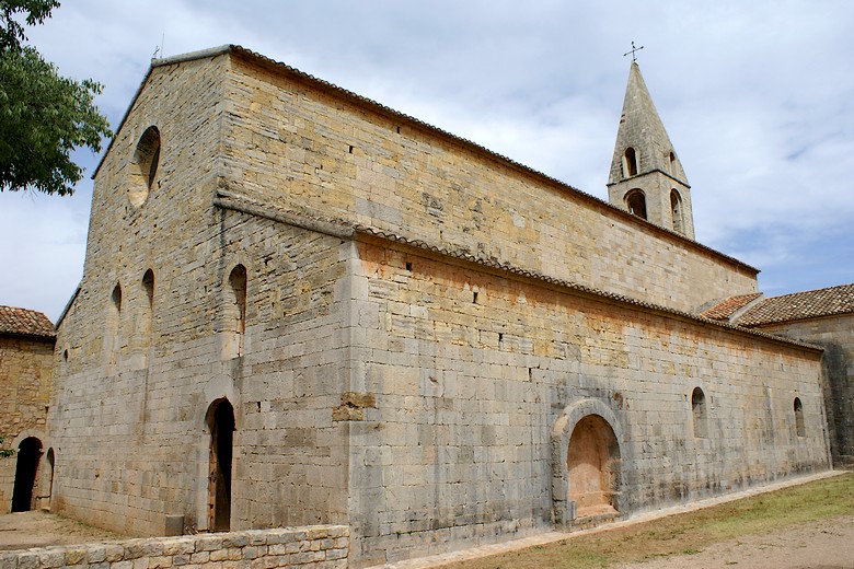 Abbaye du Thoronet (Var) - Face au monument