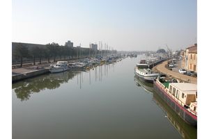 Au dessus du chenal maritime