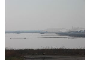 Léger aperçu des salins à l’horizon