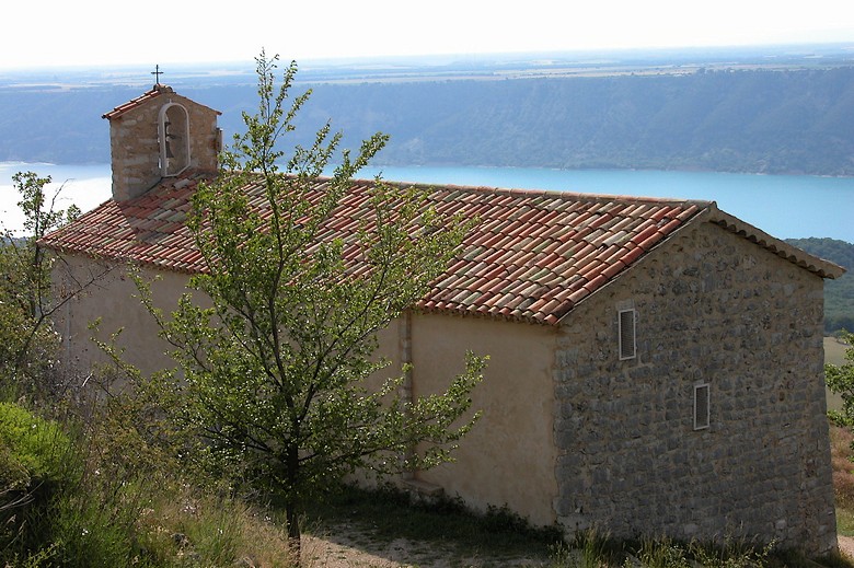 Aiguines (Var) - Chapelle dans les hauteurs du village