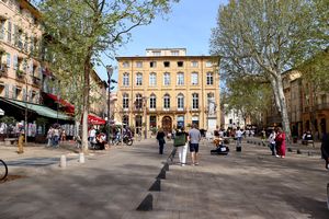 Arrivée à la place Forbin