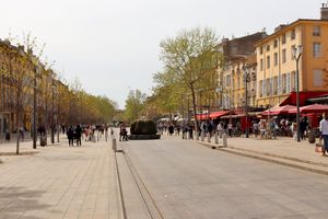 Au coeur de la longue place