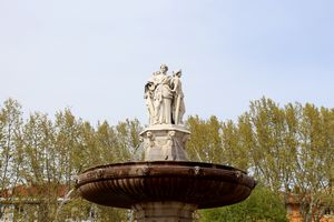 Zoom sur les statues en marbre