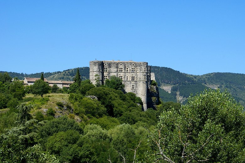 Alba-la-Romaine (Ardèche) - Zoom sur le château féodal