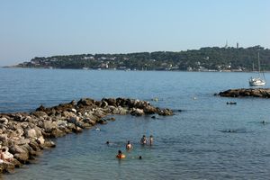 Cap d’Antibes (pointe Bacon) à l’horizon