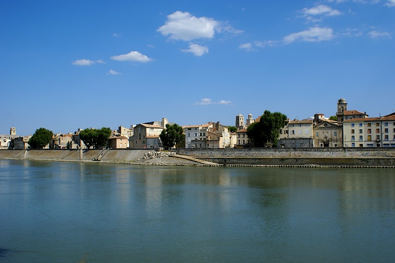 Arles (Bouches-du-Rhône) - La ville au bord du Rhône