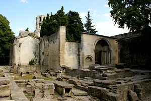 Extérieur de l'église Saint-Honorat