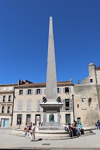 Obélisque d'Arles sur la place de la République