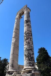 Subsistance de deux admirables colonnes