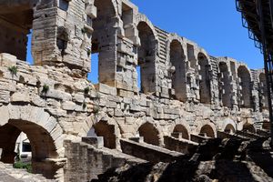 Vue sur l'architecture des arènes