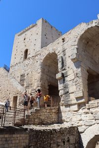 Accès à la tour des arènes