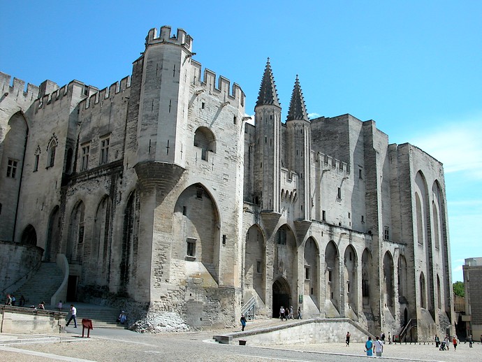 Avignon (Vaucluse) - Face au Palais des Papes