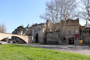 Tour du Chatelêt (accès au Pont Saint-Bénezet)