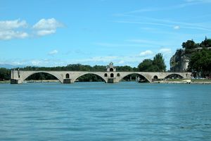 Autre point de vue sur le pont Saint-Bénezet