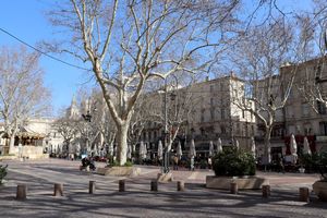 Retour à la place de l'Horloge