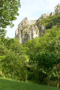 Autre rocher surplombant le village