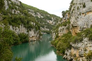 Poursuite le long du canal