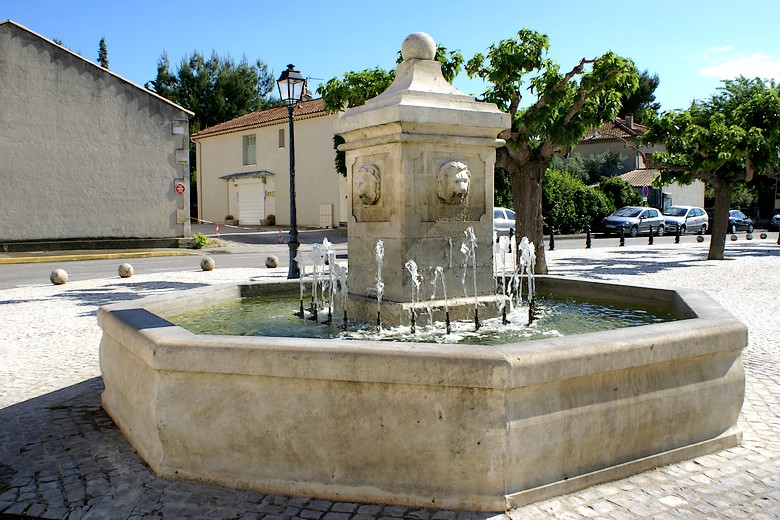 Boulbon (Bouches-du-Rhône) - Une fontaine