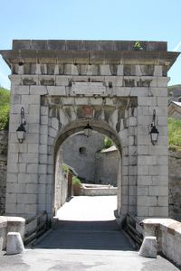 Une des portes au nord de la ville