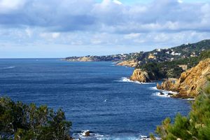 Point de vue sur une partie de la Côte Bleue (Dans les hauteurs de la Calanque)