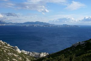 Les Calanques et les Iles de Frioul à l'horizon
