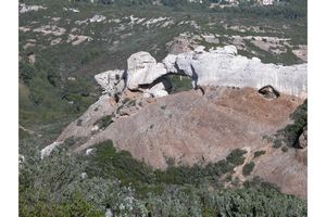 Un rocher percé en forme d'arc