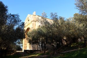 Au pied de la Chapelle