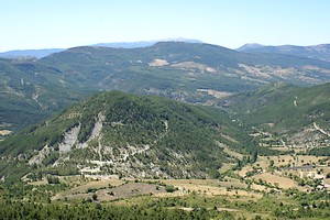Descente du col en direction de la vallée de l'Ouvèze (zoom)