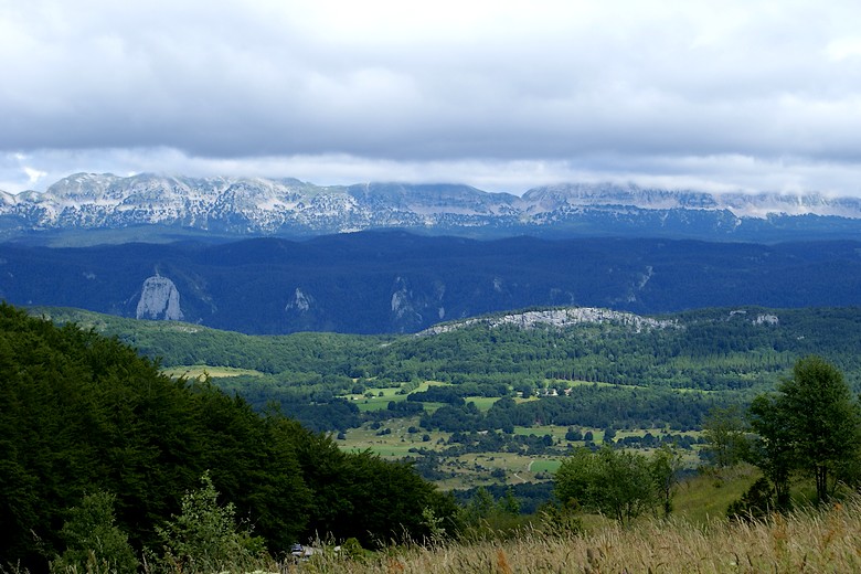 Col de la Chau (Drôme) - Zoom vers la Réserve Naturelle des Hauts Plateaux du Vercors