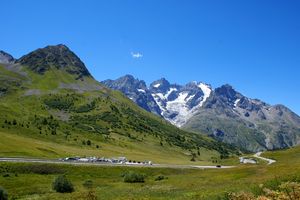 Vue sur la vallée de la Romanche et sur la Meije