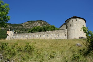 A pied de remparts du Fort