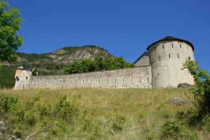 A pied de remparts du Fort de Savoie