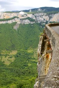 Au coeur des gorges (précipice)