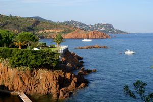 Pointe de l'Esquillon à l'horizon