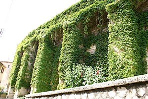 Un mur de l'Hôtel de Ville