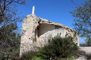 La vierge dominant la colline