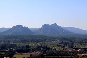 Chaine des Alpilles à l'horizon