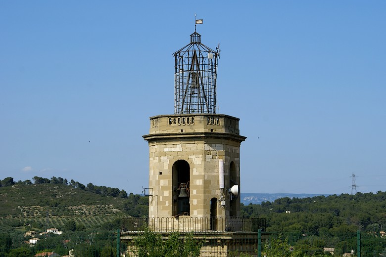 Eyguières (Bouches-du-Rhône) - Zoom sur le clocher de l'église