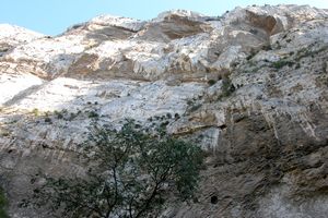 Cirque rocheux surplombant le site