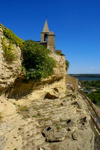 Forteresse médiévale et clocher de l'église